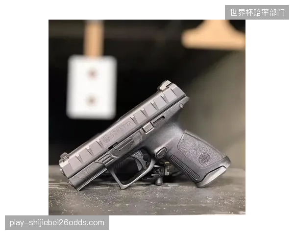 哈谢克将利用友谊赛敲定主力框架，重点演练边路传中战术。